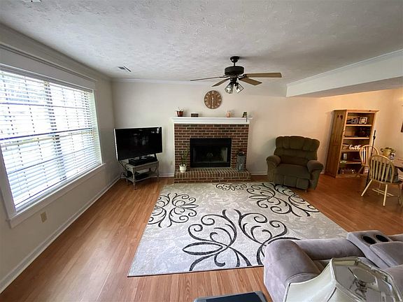 5th image of 1521 Pheasants Glen Dr