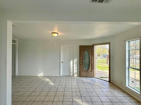 3rd image of 205 E Conner St