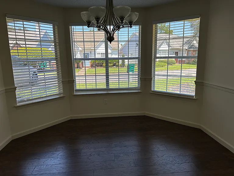 220 Parkwood Cir — Photo 6