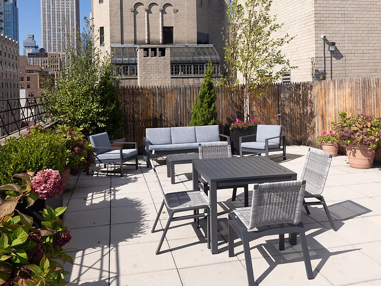115 E 34th St #301 — Photo 11