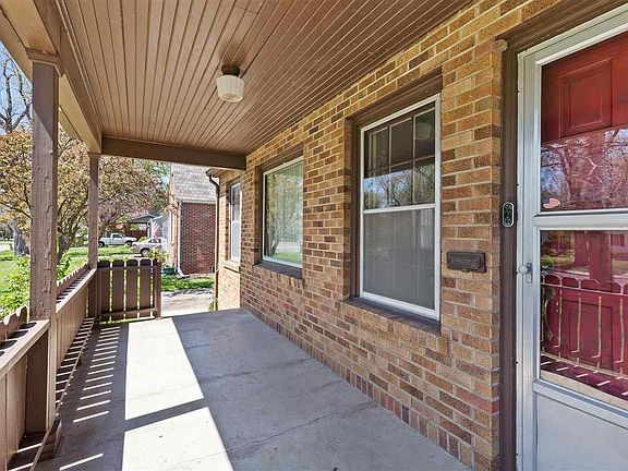 4th image of 400 W 23rd Ave