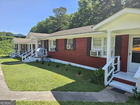 220 Greenbriar Dr, Cedartown, GA 30125