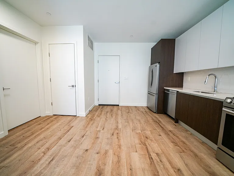 Longwood Row — Photo 26