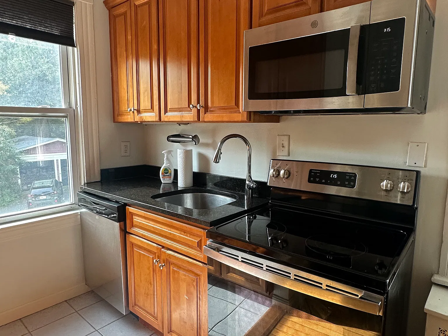 3 bed, 1700 sqft, $3,000 — Photo 4