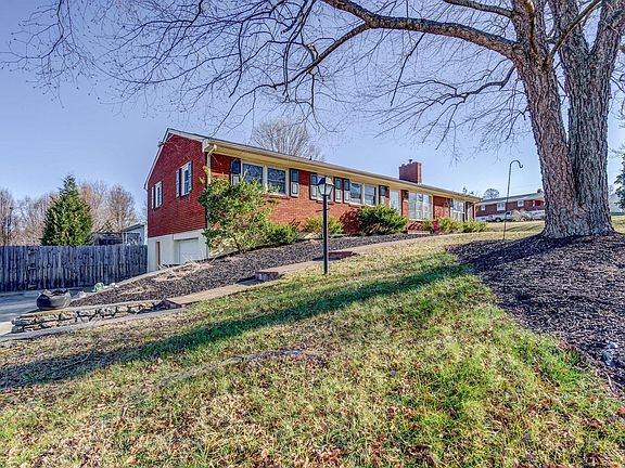 3rd image of 306 Peachtree Valley Dr