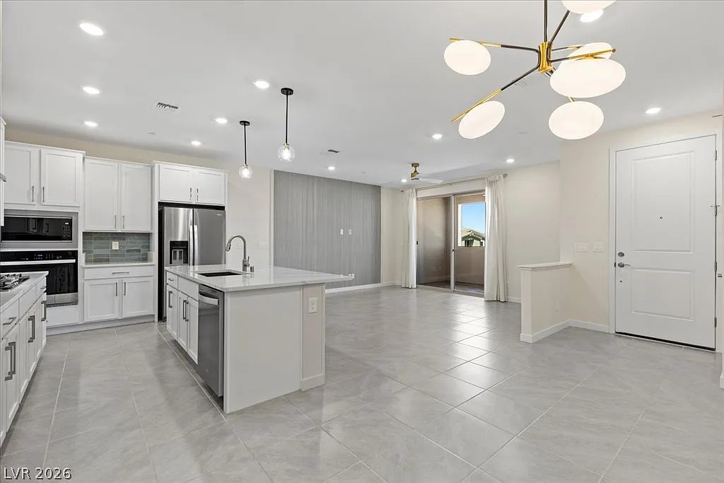 3 bed, 2.5 bath, 1560 sqft, $2,450 — Photo 4