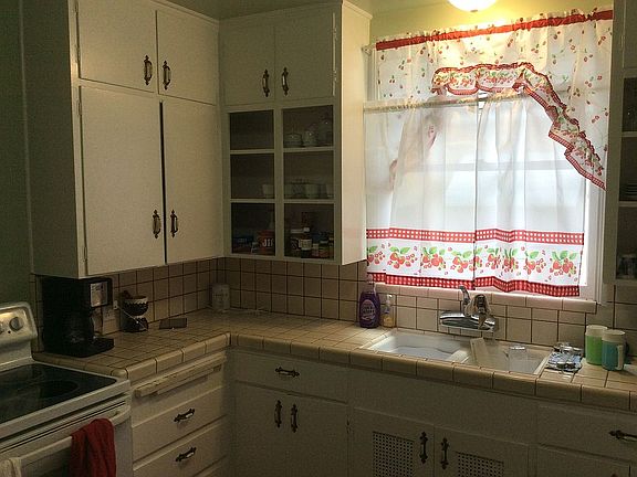 5th image of 215 W Vine St