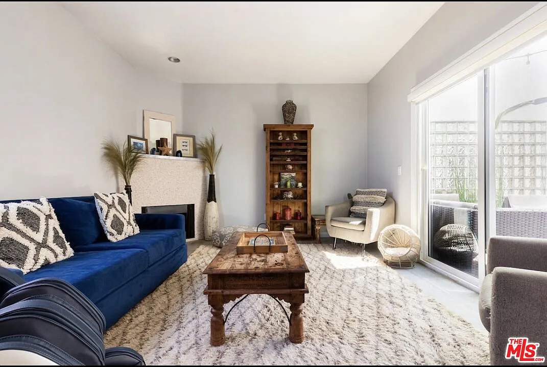 2 bed, 2.0 bath, 1359 sqft, $6,295 — Photo 4