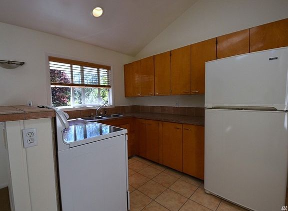 4th image of 4401 College St