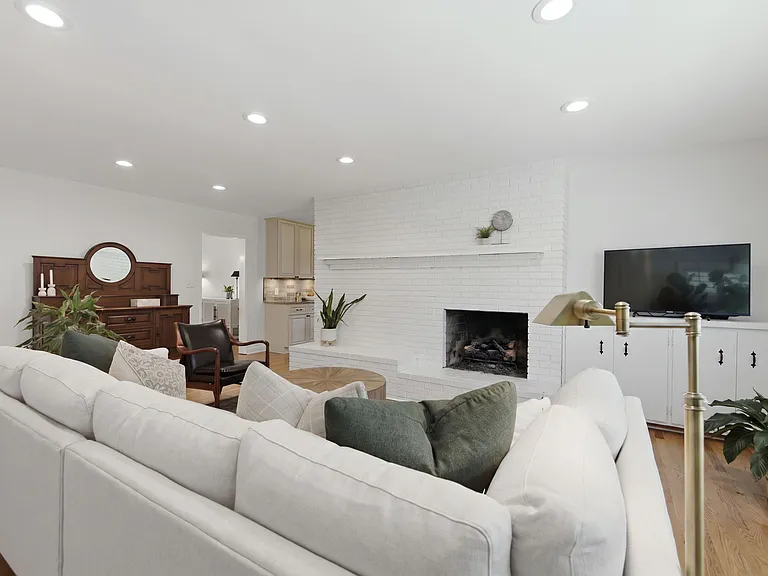 2030 E Greenwood St — Photo 6