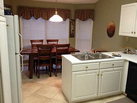 4th image of 95 Paris Dr