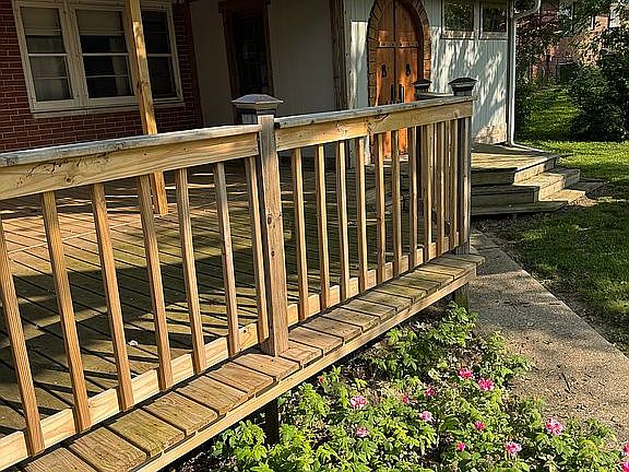 Rear partially covered deck 