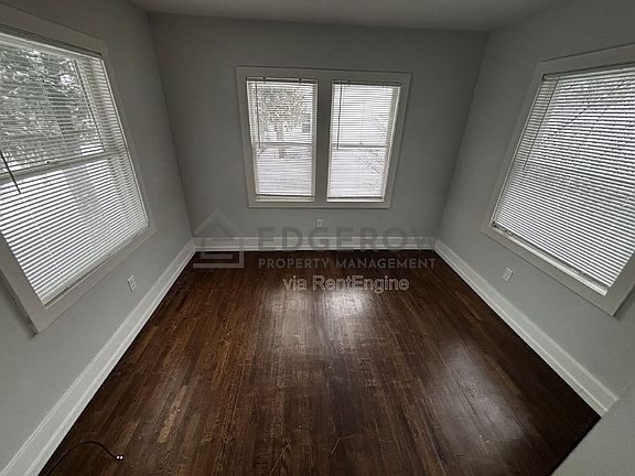 3rd image of 5053 Grand River Dr NE