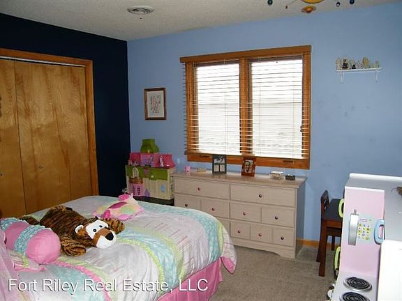2nd image of 434 N Park