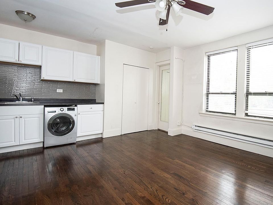 1st image of 3347 N Marshfield Ave #202
