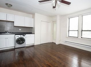3347 N Marshfield Ave #202, Chicago, IL 60657
