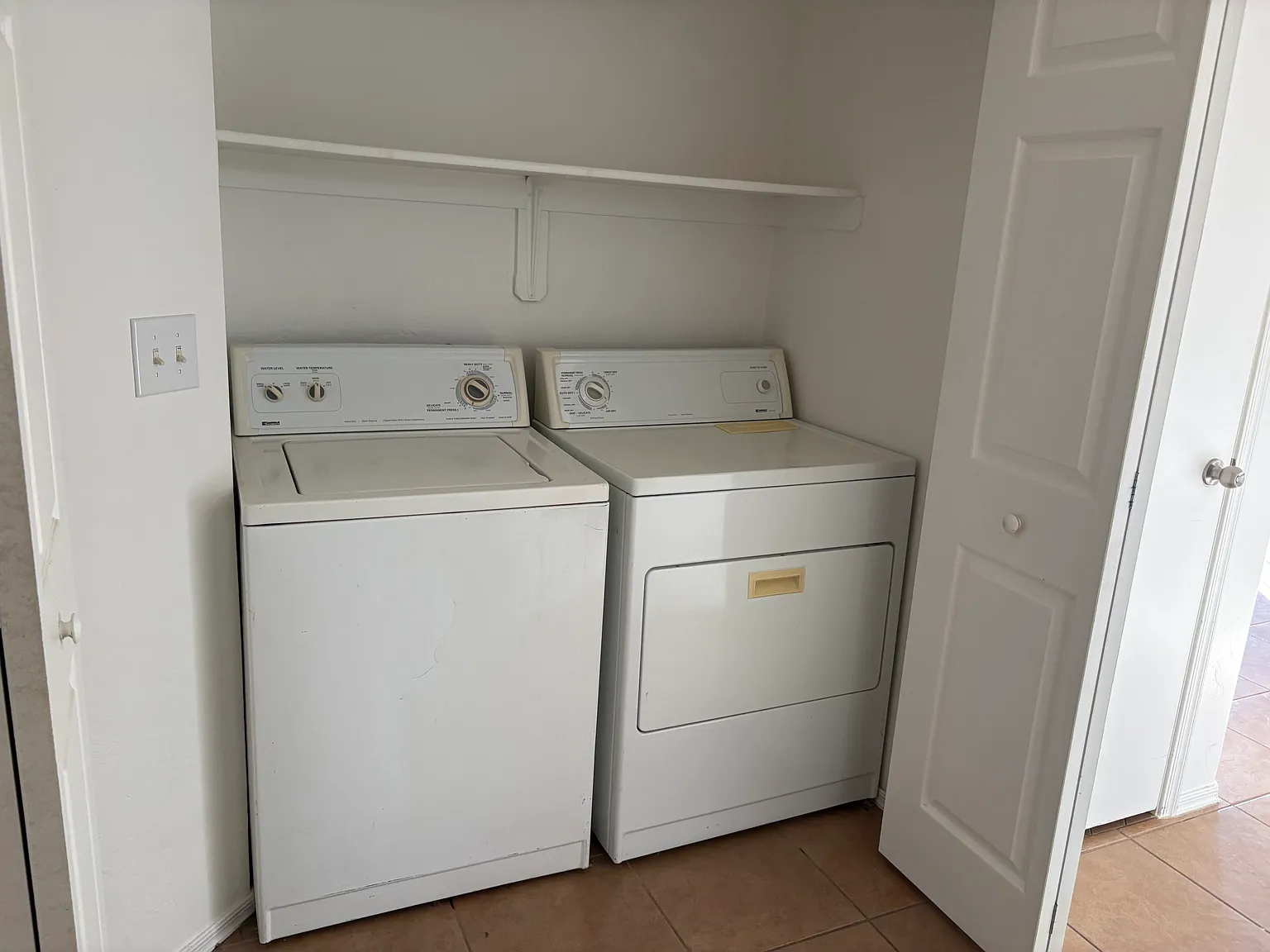 2 bed, 840 sqft, $1,300 — Photo 2