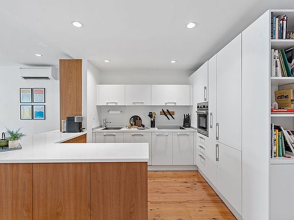 4th image of 455A Sackett St #A2