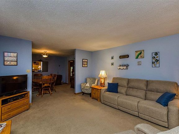 4th image of 305 W Farmers St