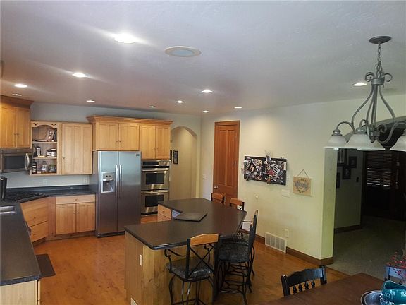3rd image of 231 W Hidden Hollow Dr