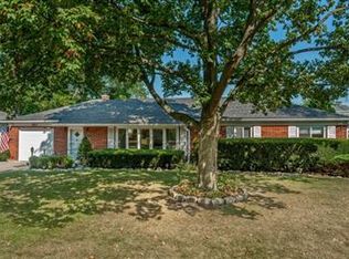 907 Wedel Ln, Glenview, IL 60025