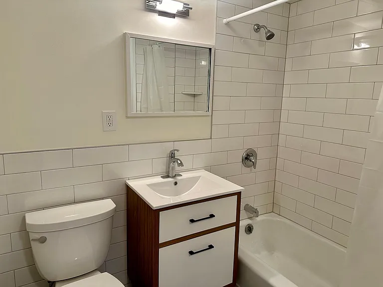 100 York St #10L — Photo 4