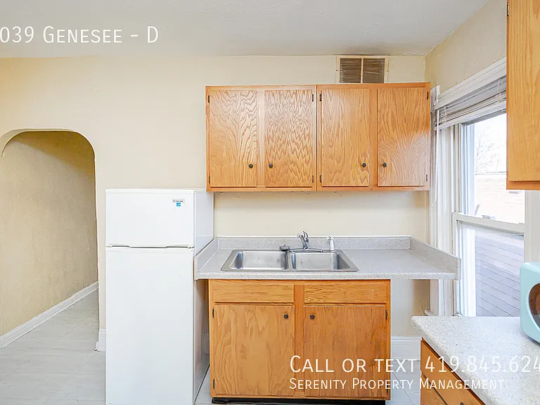 2039 Genesee St #D — Photo 3