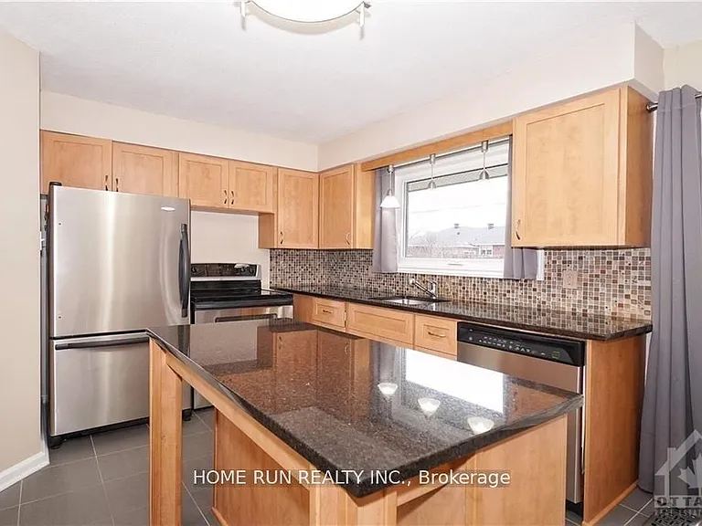 39 Epworth Ave — Photo 8