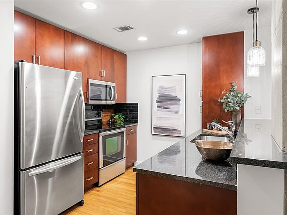 3rd image of 360 Nueces St APT 1112