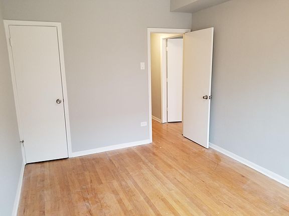 3rd image of 1014 N Ashland Ave APT 2