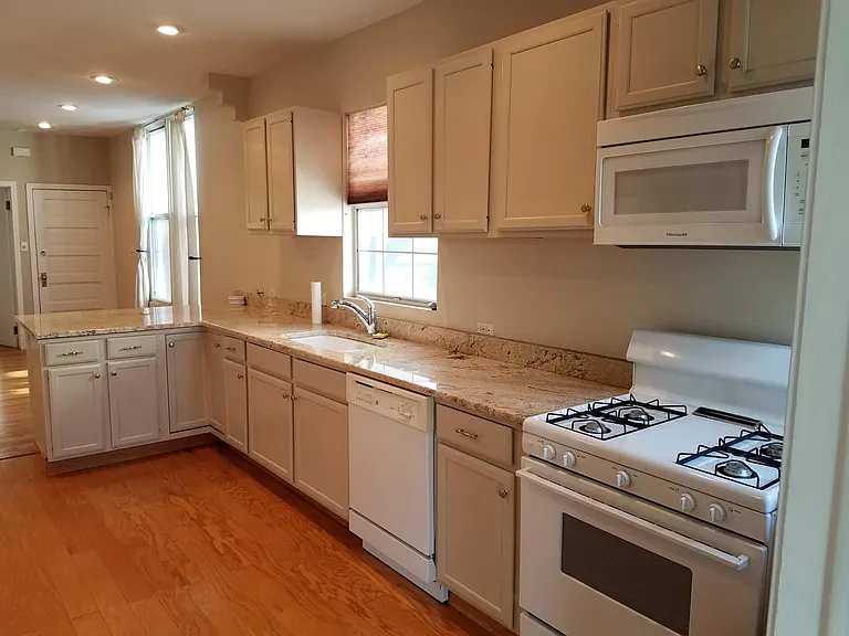 1903 W George St #2 — Photo 8