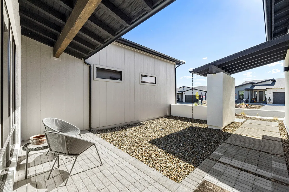 Front courtyard - 5746 E Tyler Rd