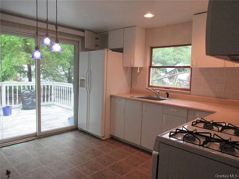 357 Mountain Lodge Rd — Photo 5