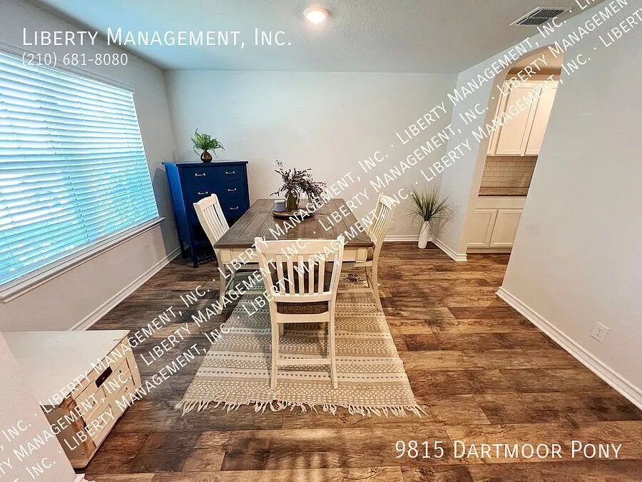 5 Bedroom, 2.5 Bath on a cul-de-sac — Photo 2