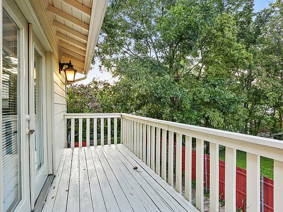 Beautiful deck (notes have been upgraded for better windows)