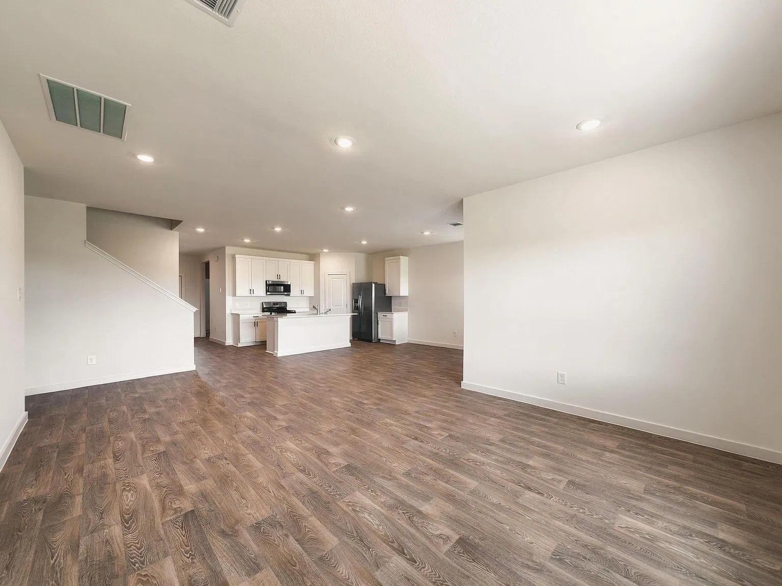 4 bed, 3.0 bath, 2155 sqft, $2,600 — Photo 4