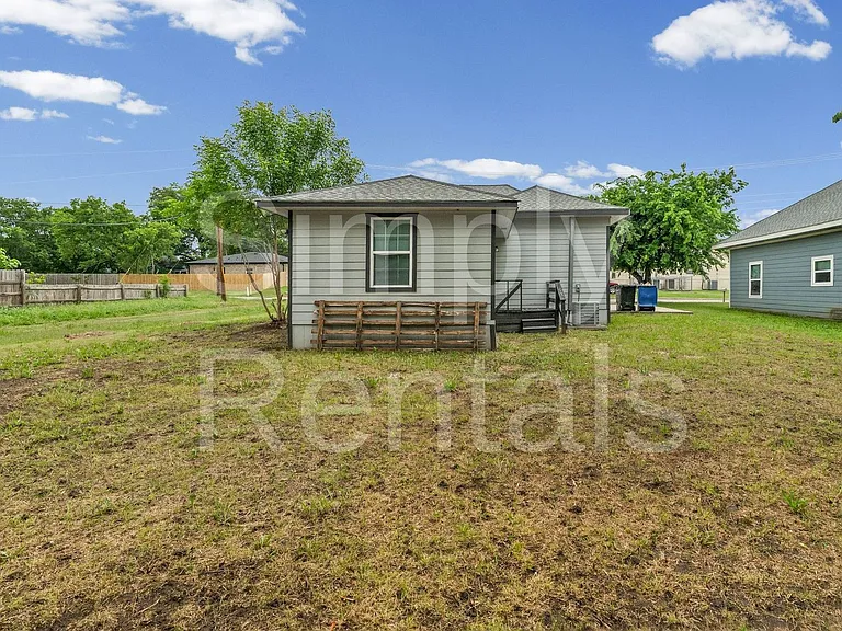 4214 Johnson St — Photo 24