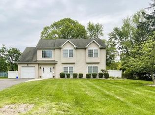 7 Beryl Ct, Kendall Park, NJ 08824