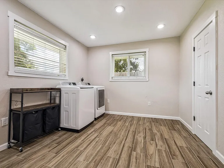 405 N Fulton St — Photo 20