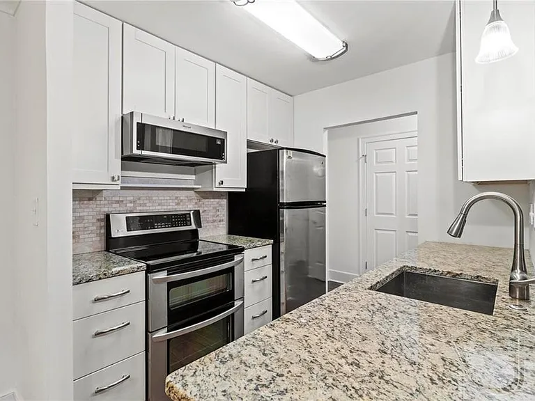 300 Johnson Ferry Rd #A110 — Photo 6