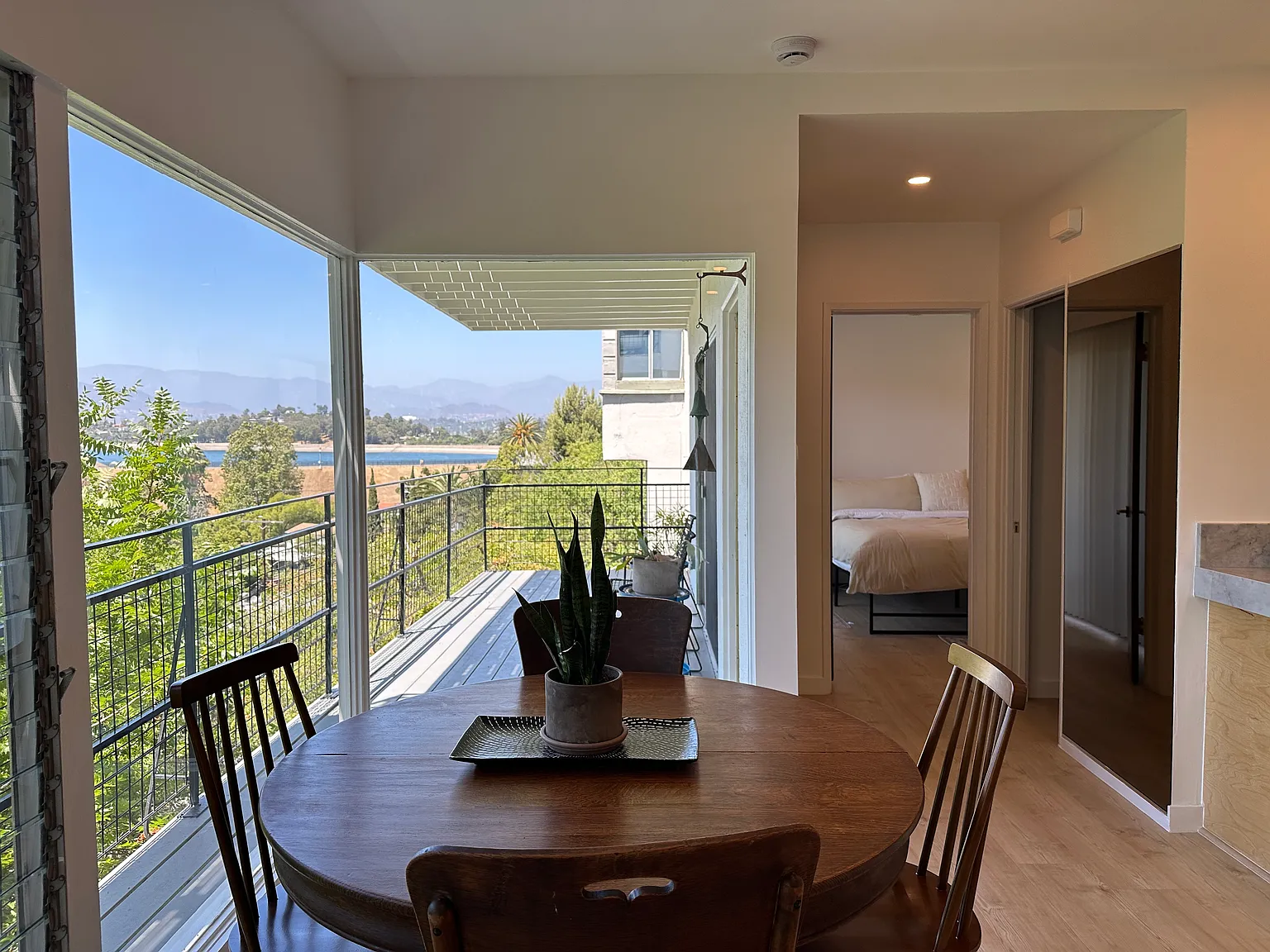 1 bed, 900 sqft, $5,850 — Photo 3