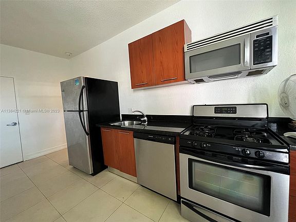 5th image of 504 14th St APT 103