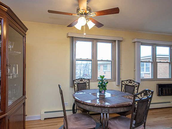 4th image of 2424 W Berwyn Ave APT 303