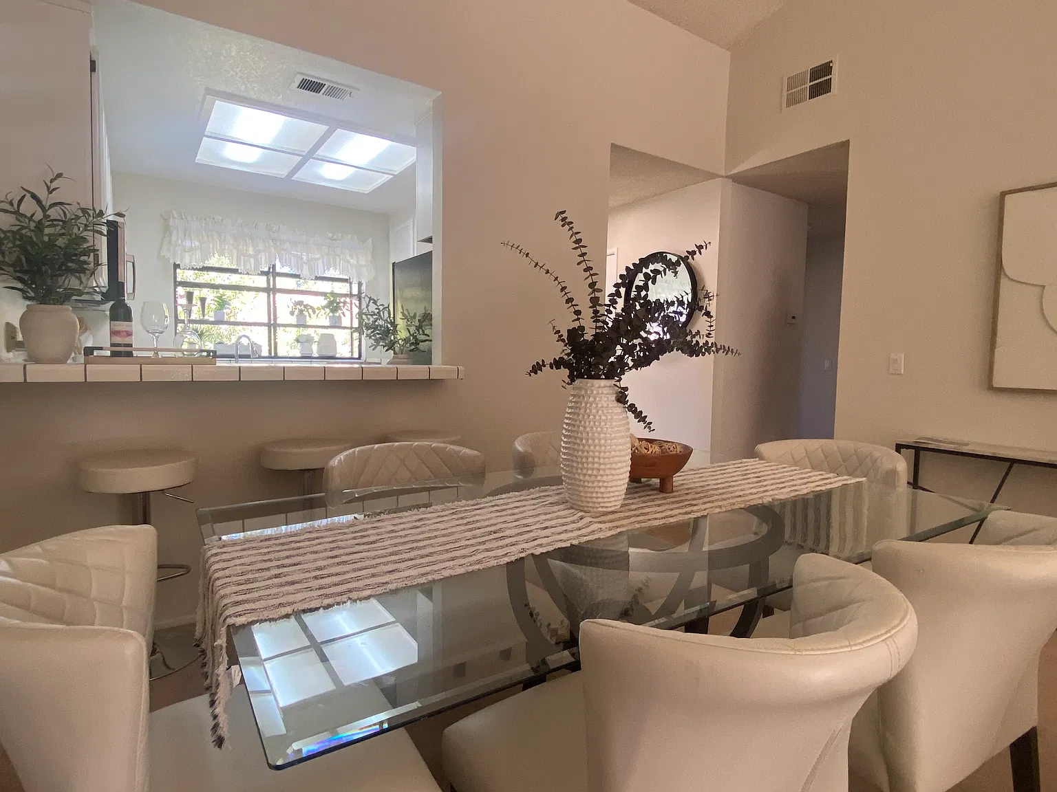 2 bed, 1062 sqft, $3,550 — Photo 2