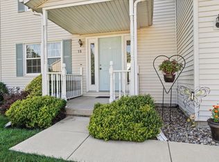 18 Long Cove Ct, Bloomington, IL