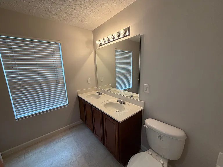 8115 Valley Oak Dr — Photo 14