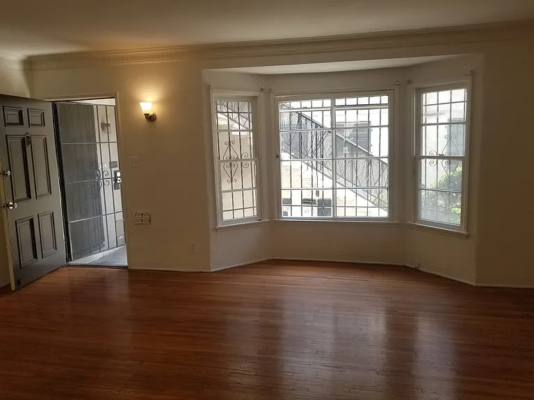 414-416 1/2 N Gardner St — Photo 7