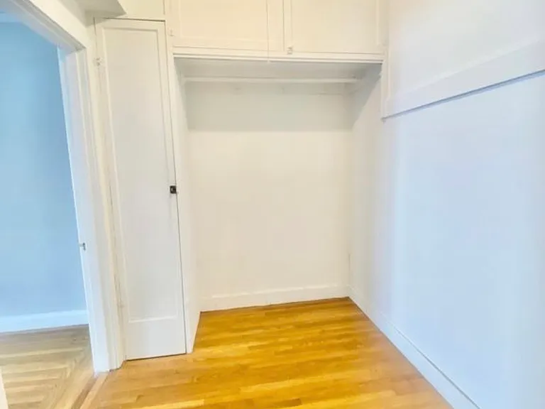 2335 Larkin St #24 — Photo 6