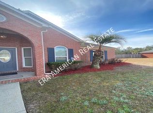 2621 Barefoot Creek Cir, Navarre, FL 32566