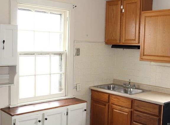 5th image of 1900 Parkwood Ave